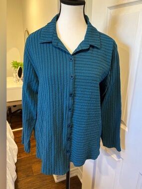 🌷Habitat Teal Crinkle Travel Shirt Size M Wrinkle Resistant Button Front 3/$30